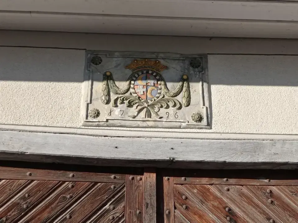 Erinnerungs-Stein zur Schenkung einer Zehntscheuer der Deutschordenskommende an die kath. Kirchengemeinde 1796